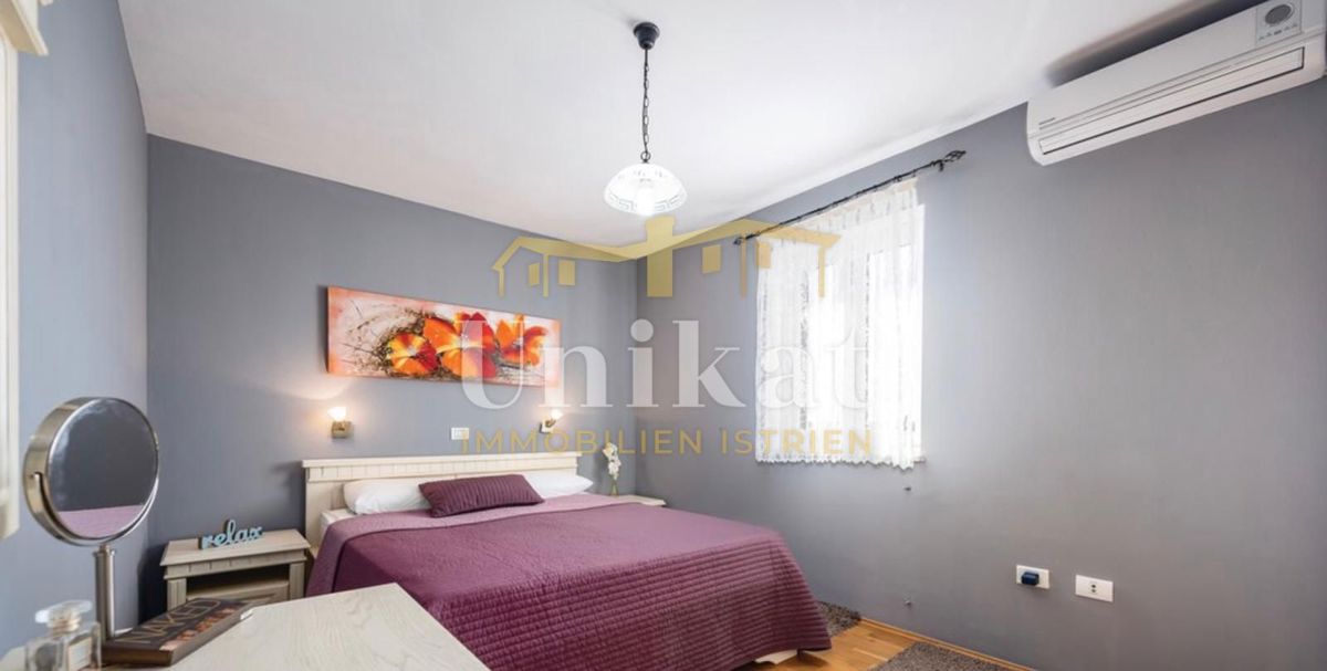 Dvojna hiša z bazenom - 350 m do plaže